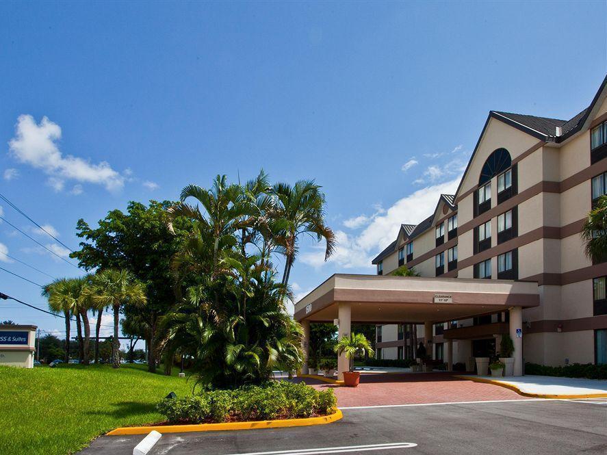 Holiday Inn Express Fort Lauderdale North - Executive Airport By Ihg Экстерьер фото