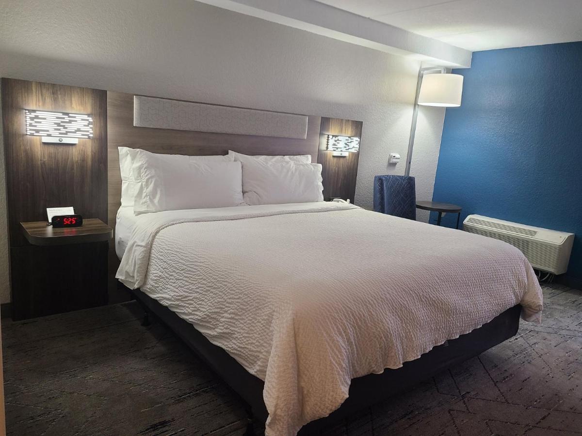 Holiday Inn Express Fort Lauderdale North - Executive Airport By Ihg Экстерьер фото