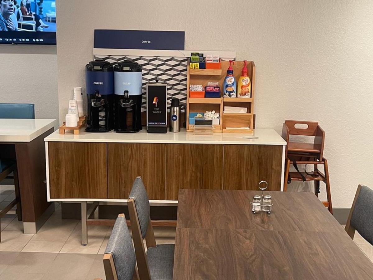 Holiday Inn Express Fort Lauderdale North - Executive Airport By Ihg Экстерьер фото