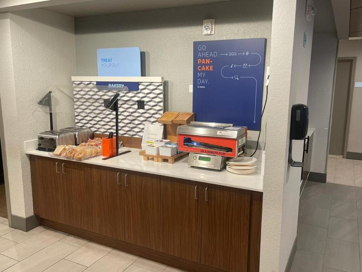 Holiday Inn Express Fort Lauderdale North - Executive Airport By Ihg Экстерьер фото