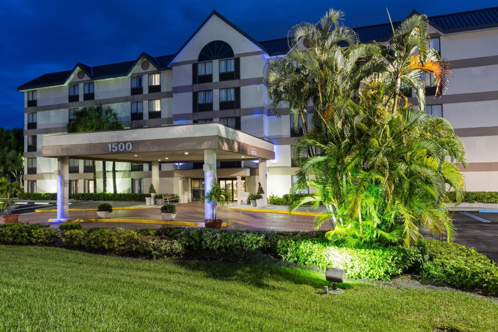 Holiday Inn Express Fort Lauderdale North - Executive Airport By Ihg Экстерьер фото