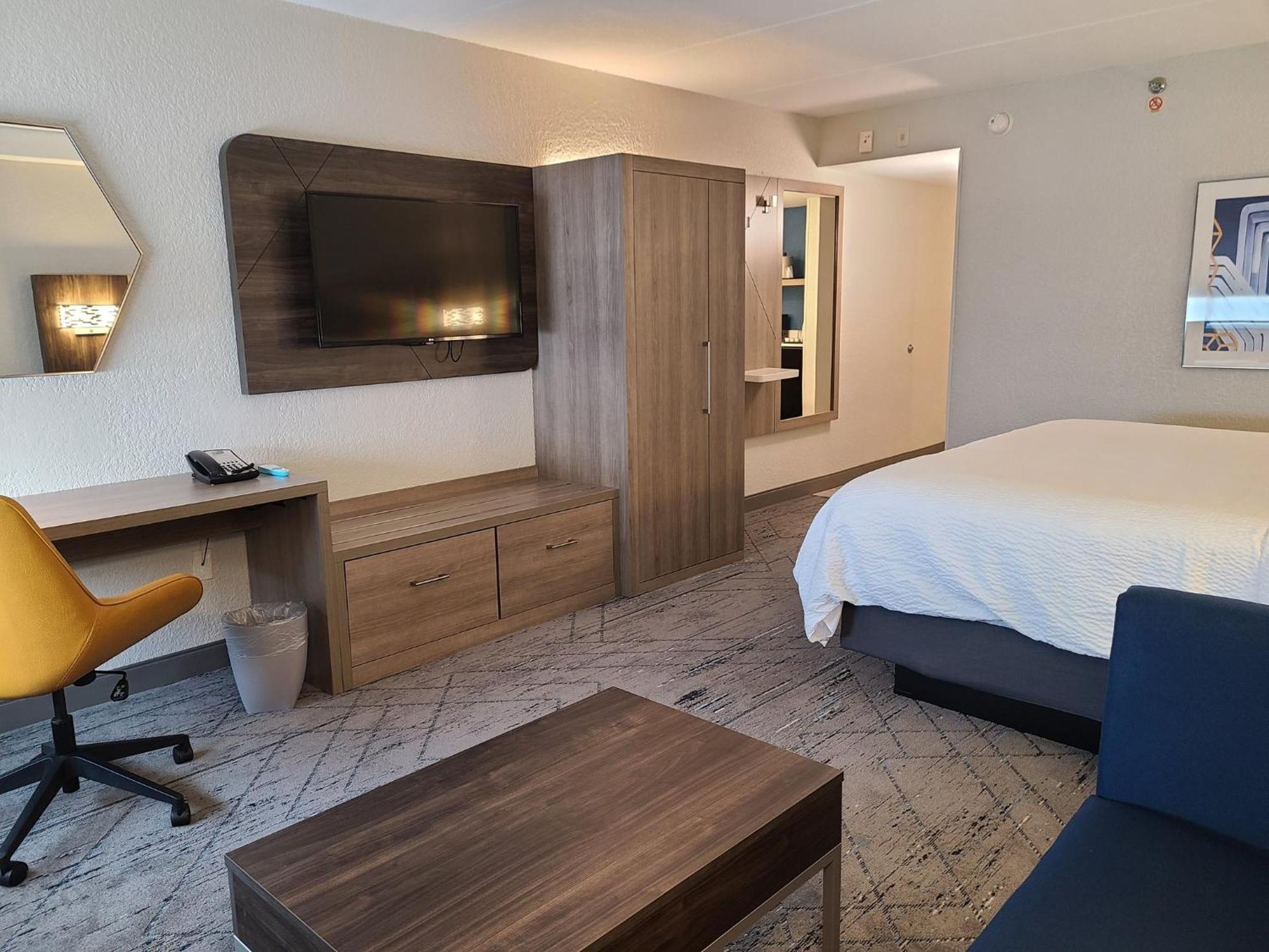 Holiday Inn Express Fort Lauderdale North - Executive Airport By Ihg Экстерьер фото