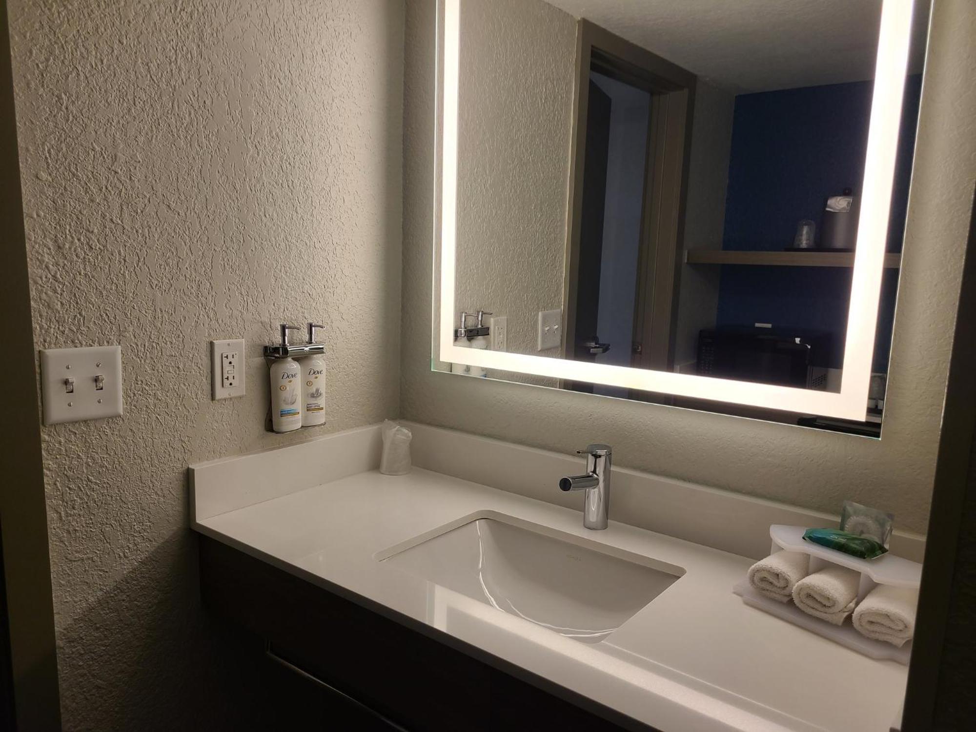 Holiday Inn Express Fort Lauderdale North - Executive Airport By Ihg Экстерьер фото