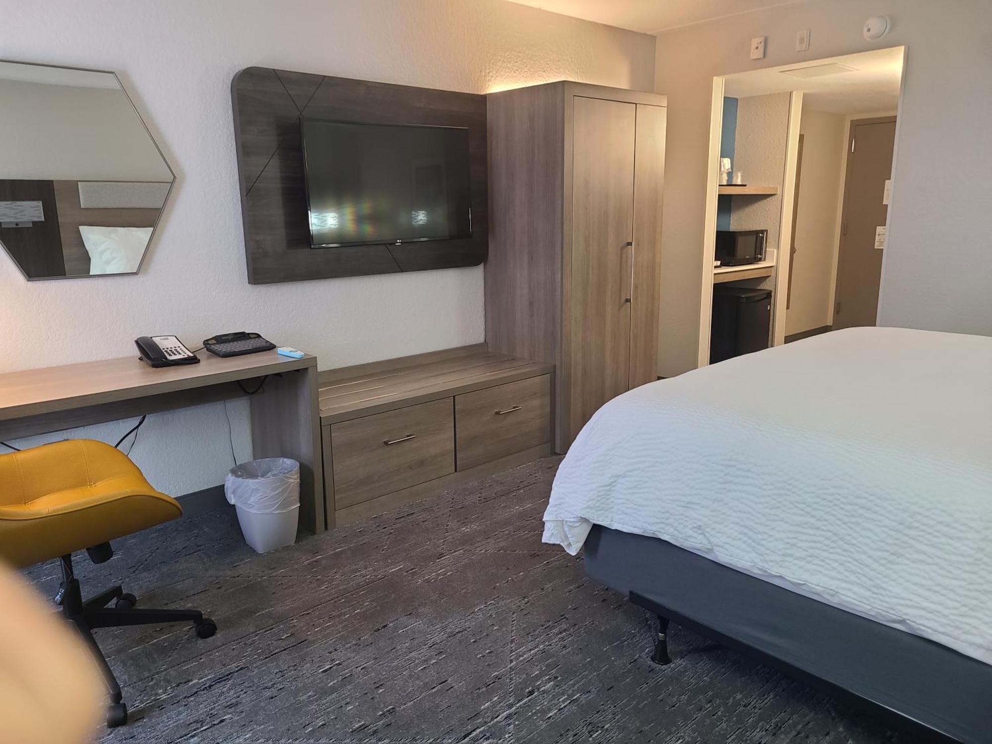 Holiday Inn Express Fort Lauderdale North - Executive Airport By Ihg Экстерьер фото